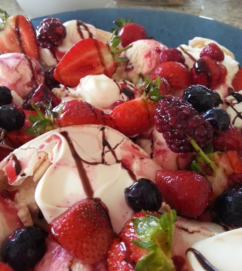 https://www.tastecooktravel.com/wp-content/uploads/2013/02/Berries-and-meringue1.jpg